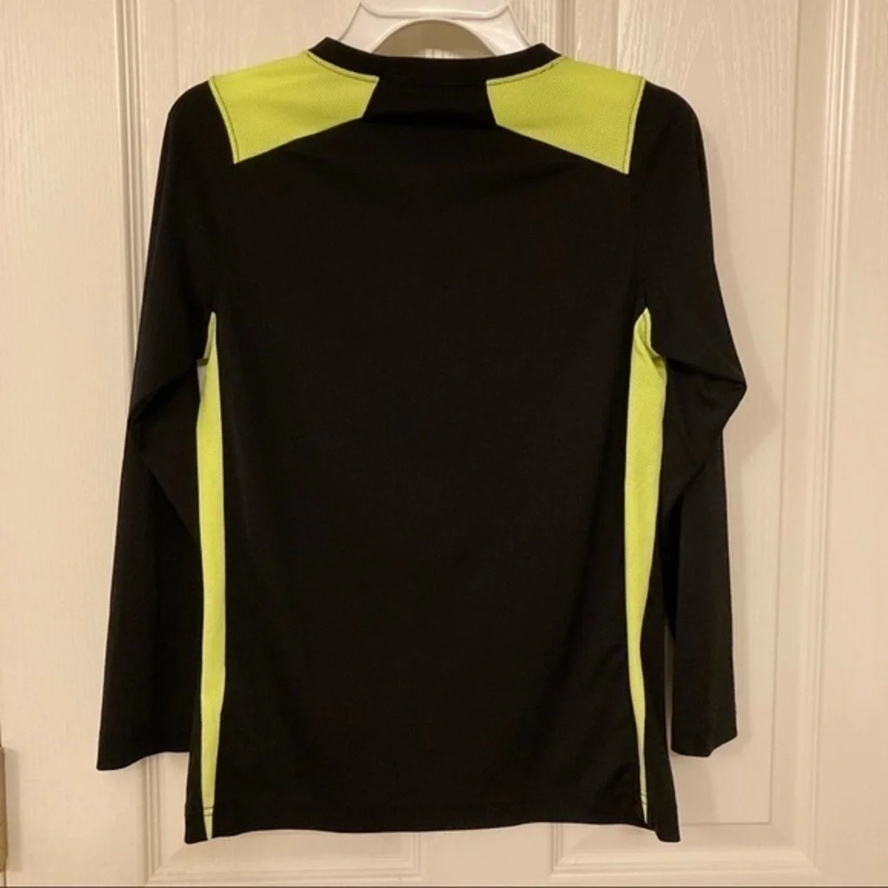 Big boys Nike DriFit long sleeve t-shirt size M